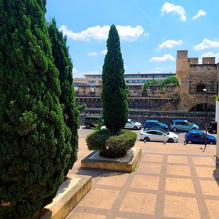 شقة Regard Sur Les Remparts - Terrasse & Parking أفينيون المظهر الخارجي الصورة