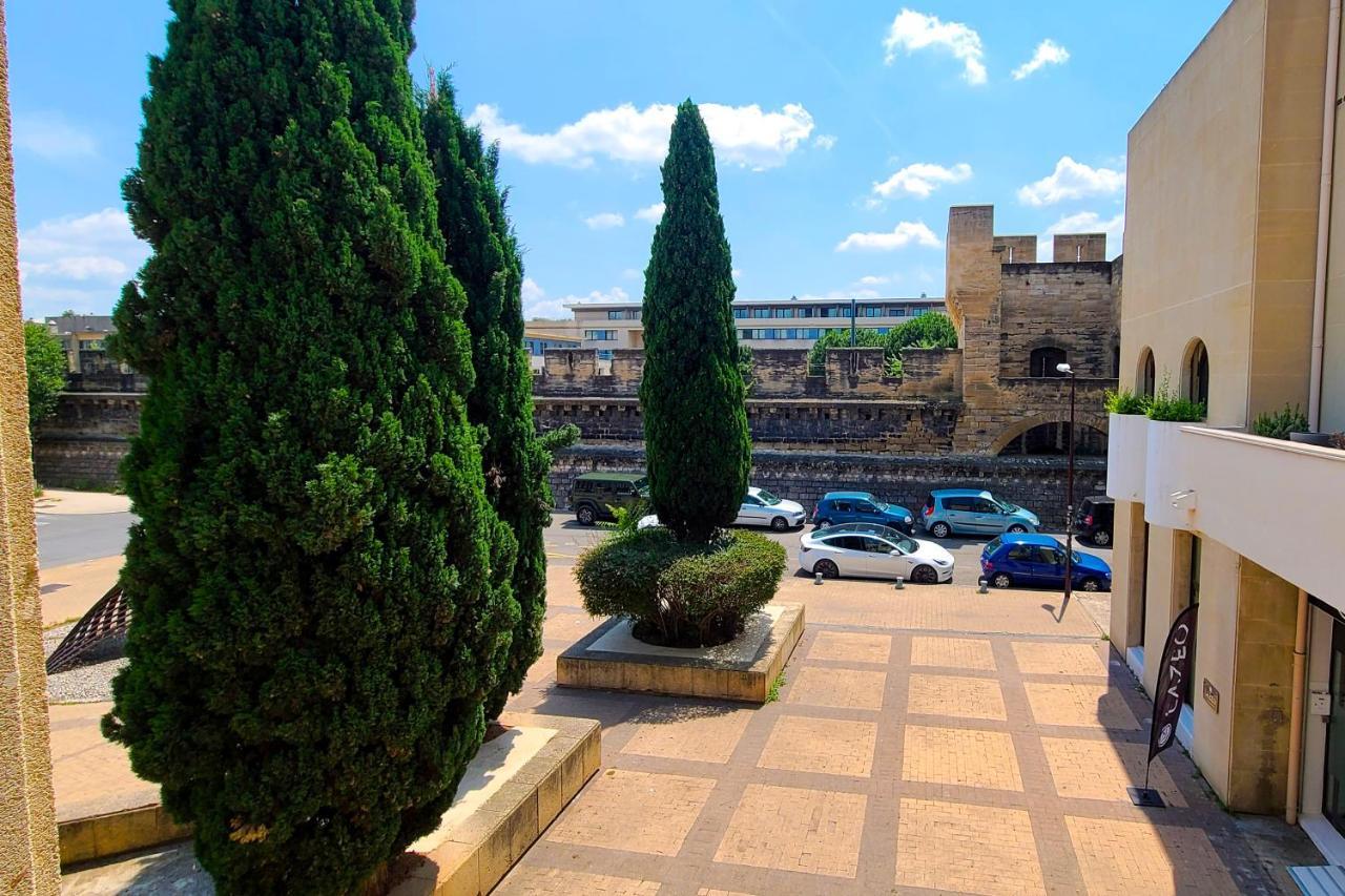شقة Regard Sur Les Remparts - Terrasse & Parking أفينيون المظهر الخارجي الصورة